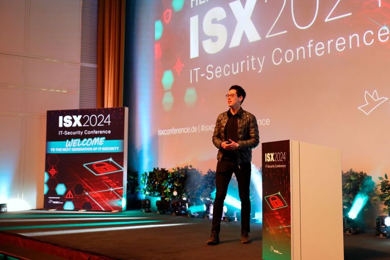 Den Tag eröffnete Prof. Dr. Dennis-Kenji Kipker mit seiner Keynote zu „Regionalisierung statt Globalisierung: Das neue Zeitalter der IT-Herausforderung“. (Bild: Vogel IT-Akademie)