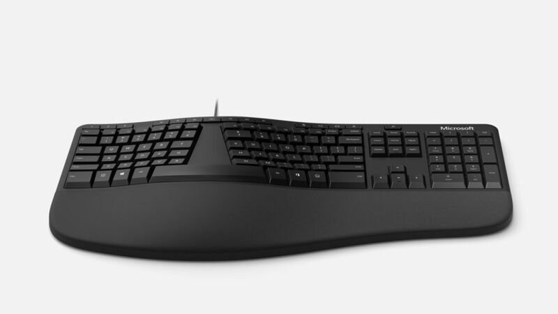 Beim Ergonomic Keyboard mit geteiltem Tastaturlayout hat Microsoft die gepolsterte Handballenauflage verbessert. (Microsoft)