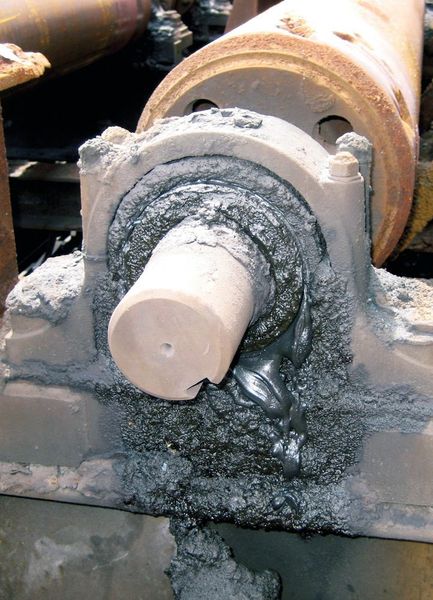 „Selbsthilfeversuche“ auf Basis einer verstärkten Schmierfettzufuhr schlugen im Werk fehl. (SKF)