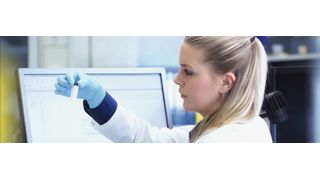 1 Bei der Anwendung: Überprüfung eines Spektralfotometers mit Flüssigfiltern (Hellma Analytics)