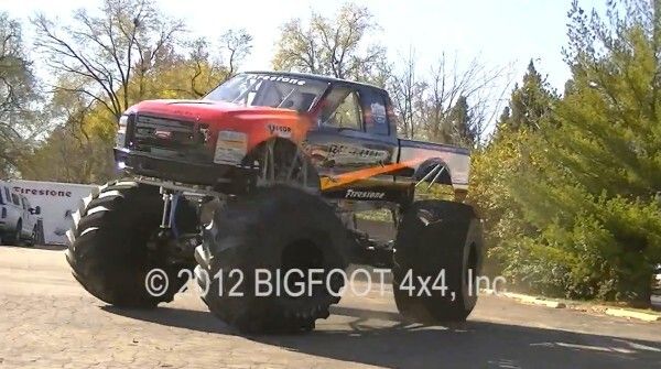 Der Bigfoot 20: der weltweit erste Monstertruck mit Elektroantrieb macht mit über 260 kW und 1100 Nm Autos umweltschonend platt (Bild: Bigfoot 4x4 Inc.)
