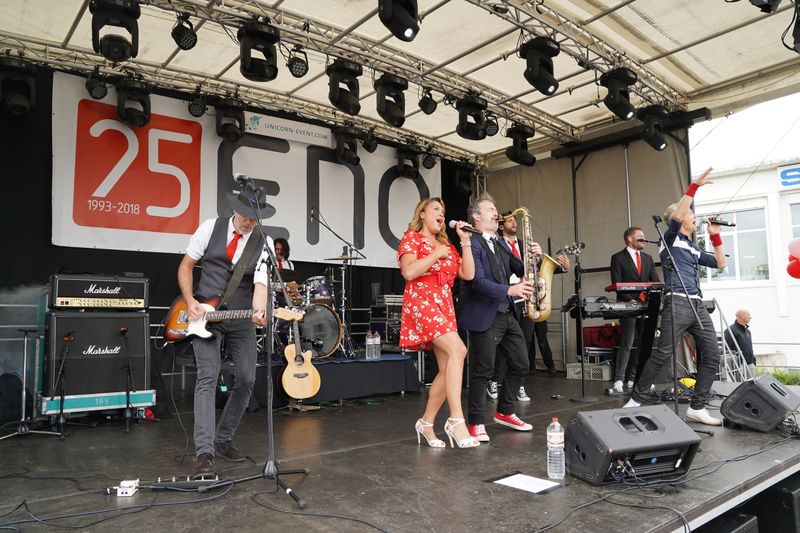 Die Hermes House Band sorgte für musikalische Stimmung. (Eno telecom)