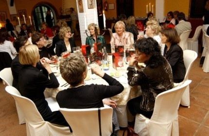 Gute Gespräche: Die Unternehmerinnen nutzten den Galaabend um ihr Netzwerk zu erweitern. (Archiv: Vogel Business Media)