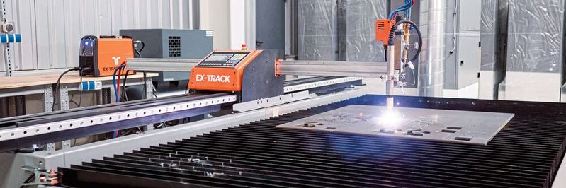 Das mobile CNC-Schneidsystem Ex-Track reduziert Fertigungszeiten deutlich bei gleichzeitig besserer Schnittqualität. Das mobile CNC-Schneidsystem Ex-Track reduziert Fertigungszeiten deutlich bei gleichzeitig besserer Schnittqualität.