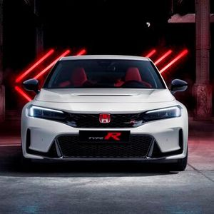 Der große untere Kühlergrill des vorderen Stoßfängers versorgt den Motor mit Luft.(Bild:  Honda)