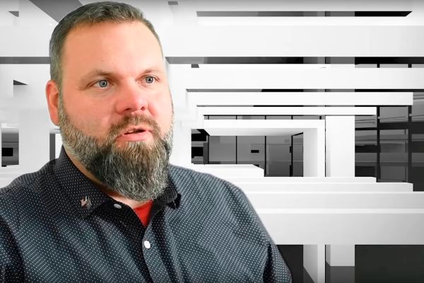 ARL-Ingenieur Larry „LJ“ R. Holmes Jr.: „Mithilfe eines 3D-Druckers lassen sich die für die jeweilige Mission benötigten Teile genau dann herstellen, wenn sie gebraucht werden.“ (Bild: David McNally, army.mil)