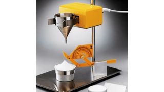 Einfache Bestimmung von Pulver- und Schüttguteigenschaften im Labor mit dem Topas Sieberreger EMS 755 (Bild: Topas)