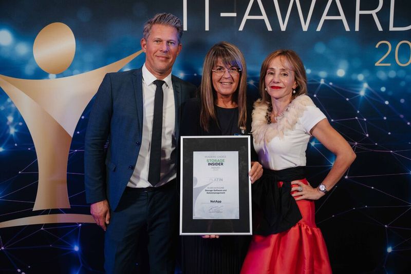 Dennis Vogel, Sabine Urban und Begoña Jara freuen sich, dass die Storage-Insider-Leserinnen und -Leser NetApp in der Kategorie „Storage-Software und Datenmanagement“ Platin zugedacht haben. (Bild: Manuel Emme Fotografie)