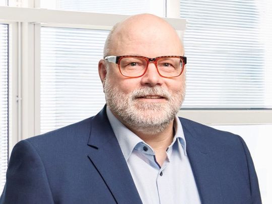 Thomas Ketterer von der Pematech GmbH berichtet über den Einsatz der Lineartechnik von IEF-Werner in Prüf- und Montagelinien. (Bild:  Pematech)