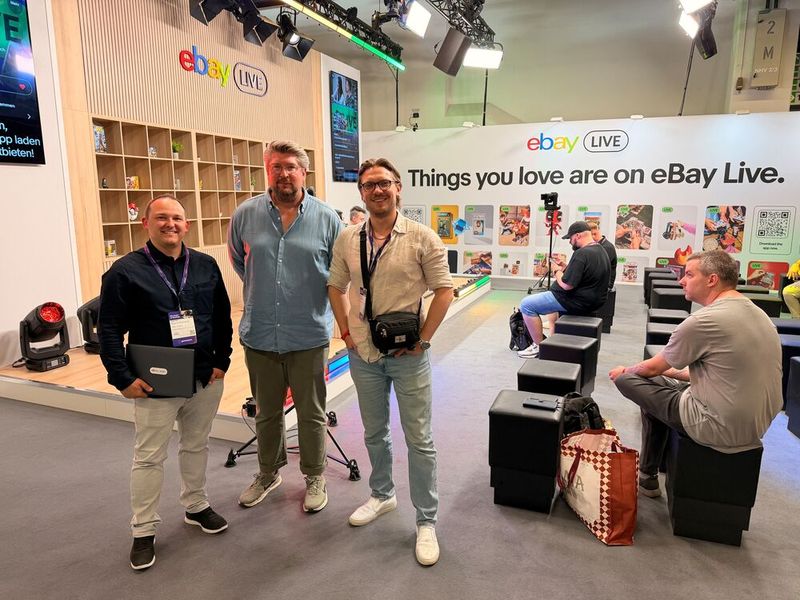 Das eBay-Team (v. l.) Daniel Sturm Schneck, Timo Joost mit Felix Buske (Achtung!Native) haben mir das neue Konzept von eBay Live erklärt. (Bild: Vogell IT-Medien)