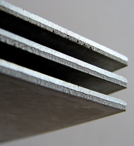 Bild 4: Sicht auf die Schnittflächen der  geschnittenen Platinen.  (Bild: IFUM/IFAM)
