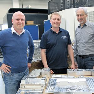 Manfred Grieser, geschäftsführender Gesellschafter, Bernd Fuchs, technischer Leiter, beide Schubert Fertigungstechnik GmbH, sowie Markus Lau, Vertriebsleiter bei der Gressel AG.