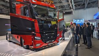 Die Sattelzugmaschine E-Topas 600 des chinesischen Newcomers Superpanther wird in Österreich bei Steyr montiert. (Bild: Simon – VCG)