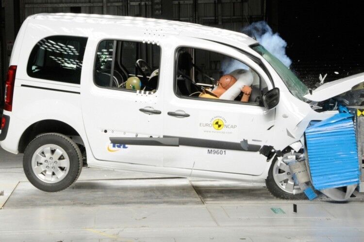 Der Hochdachkombi Mercedes Citan bekommt beim Euro NCAP-Crashtest nur drei von fünf möglichen Sternen. (Foto: ADAC)