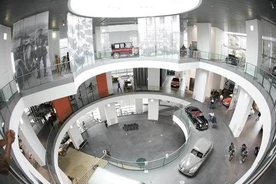 Das Audi Forum Ingolstadt beschreibt sich selbst als dynamisch, ästhetisch, transparent. Der Erfolg scheint ihm rechtzugeben. (Archiv: Vogel Business Media)