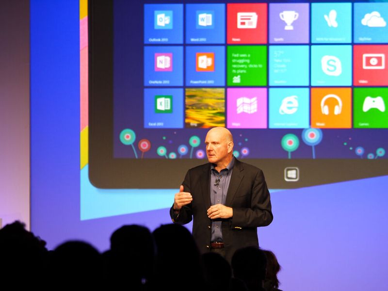 Der damalige Microsoft-CEO Steve Ballmer bei einer Windows-8-Präsentation. (Bild: Windows 8 Launch - Steve Ballmer / 	Dell Inc. / CC BY / Wikimedia Commons)