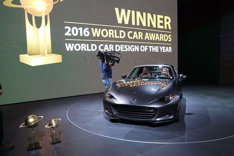 Der Mazda MX-5 wurde zum „World Car of the Year 2016“ gekrönt. (Foto: Peter Schwerdtmann)