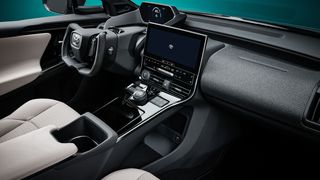 Toyotas Plattform E-TNGA sieht „Steer-by-Wire“ vor. Das oben offene Lenkrad könnte in Serienfahrzeugen kommen. (Bild: Toyota)