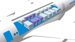 Mit speziellen Netzen für die Sitze und maßgeschneiderten Containern kann auch ein Passagierflugzeug zur Frachtmaschine werden. (Trip & Co)