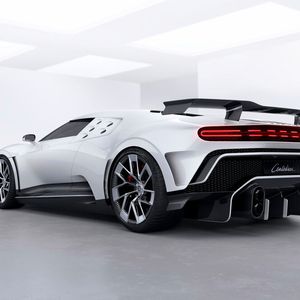 (Bugatti)