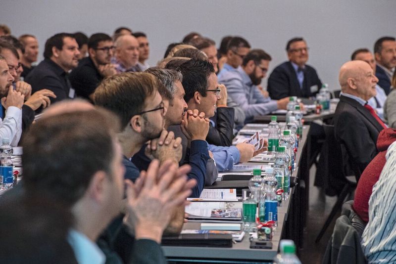 Mit grossem Interesse folgten die Besucher den Ausführungen der Referenten.  (Natalie Szathmáry)