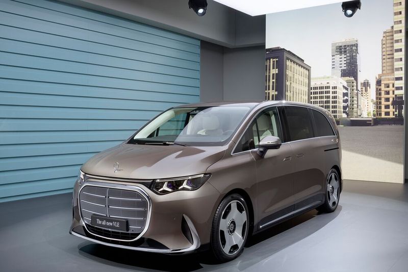 Im chinesischen Markt muss er sich gegenüber der neuen Klasse von Luxus- beziehungsweise Business-Vans wie dem Lexus LM oder dem chinesischen Denza D9 im oberen Bereich des Segments behaupten. (Bild: Mercedes-Benz)