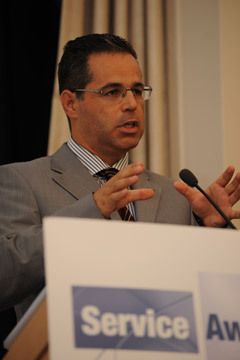 Die Partner des Awards unterstreichen mit Ihrem Engagement die Wichtigkeit des Servicegeschäfts für die Kfz-Betriebe: Dr. Pedro Navarro Both von Pirelli und... (Archiv: Vogel Business Media)