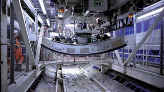 Wie in jedem Tunnel-Projekt sehen sich die Verantwortlichen beim Bau des Wehrhahn-Tunnels in Düsseldorf mit rauen Umgebungsbedingungen konfrontiert. Damit der 24-Stunden-Betrieb reibungslos aufrechterhalten werden kann, setzt der Steuerleitsystem-Hersteller VMT auf Komponenten und Systeme von Phoenix Contact. (Archiv: Vogel Business Media)