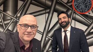 Günther Rupprechter und Qaisar Maqbool vor einer Visualisierung der Nano-Gewebe (Bild: TU Wien)