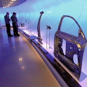 „Horizonte“ – so wird bei Trumpf die ständige Ausstellung genannt, die viele Exponate aus Blech zeigt und die Unternehmensgeschichte erzählt.