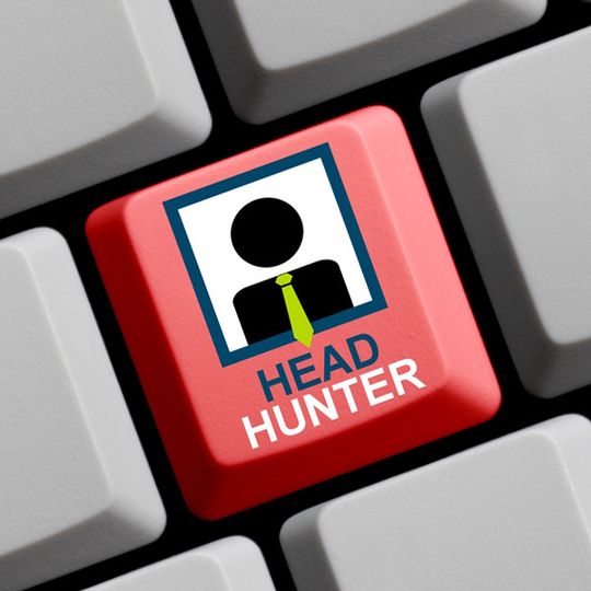 Headhunter sind in der Elektronikbranche keine Seltenheit, denn die Zeiten, in denen man einfach eine Anzeige aufgibt und die Bewerbungen nur so hereinflatterten sind vorbei.(Bild:  clipdealer)