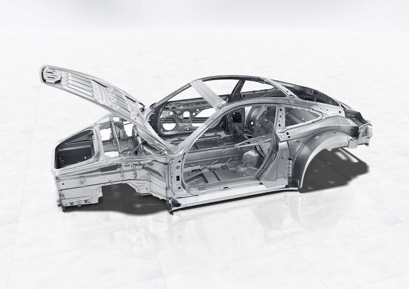 Mit insgesamt zehn Verfahren setzt Porsche die Karosserie des neuen 911 zusammen. (Porsche)