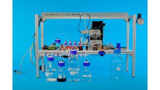 Forscher von Microsoft und der University of Washington haben ein vollautomatisches System demonstriert, das Daten in synthetischer DNA speichert und abruft, ein wichtiger Schritt, um die Technologie aus dem Forschungslabor in kommerzielle Rechenzentren zu verlagern. (Bild: Microsoft)