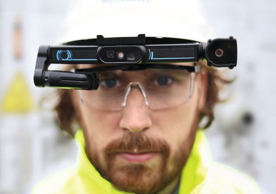 Die Visor-Ex 01 sind explosionsgeschützte Smart Glasses für den industriellen Einsatz.(Bild:  Ecom)