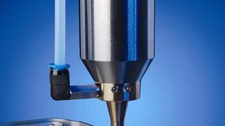 Bisher nur in der Vakuumkammer möglich:  Die neue Atmosphärendruck Plasmatechnik PlasmaPlus beschichtet Aluminiumbauteile jetzt inline unter normalen Lufbedingungen.  Bilder: Plasmatreat (Archiv: Vogel Business Media)