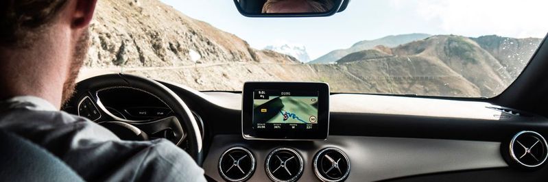 Technologieunternehmen und Fahrzeughersteller forcieren den kommunikativen Fortschritt und investieren in Fahrzeug-zu-Fahrzeug- (V2V) und Fahrzeug-zu-Infrastruktur- Technologien (V2I)(Bild:   / CC0)