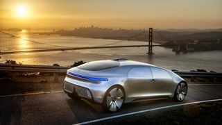 Einen Ausblick, wie sich „Intelligent Drive“ morgen gestalten könnte, ermöglicht Mercedes-Benz mit seinem autonom fahrenden Forschungsfahrzeug F 015 Luxury in Motion. (Bild: Daimler Powertrain AG)