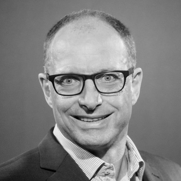 „Zu diesem wichtigen Thema gibt es bislang nur Markterhebungen ohne technische Details, die aus Entwicklersicht wenig Mehrwehrt bieten. Unser Anliegen war es, einen anwendungsunabhängigen Komponentenkatalog zu entwickeln, welcher die  Entscheidungsprozesse und die Entwicklungsarbeit vereinfachen soll“, erklärt Prof. Dr. Jörg Böttcher, Herausgeber der Technikstudie. (GEFITS Gesellschaft für intelligente technische Systeme)