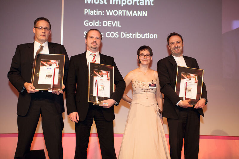 Die Gewinner der Kategorie Spezial-Distributoren Most Important (v.l.): Matthias Bese (COS), Axel Grothjan (Devil), Sarah Maier (IT-BUSINESS), Thomas Knicker (Wortmann) (Archiv: Vogel Business Media)