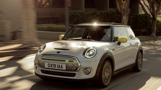 Der Mini Cooper SE wird auf der IAA 2019 zu sehen sein. (Mini)