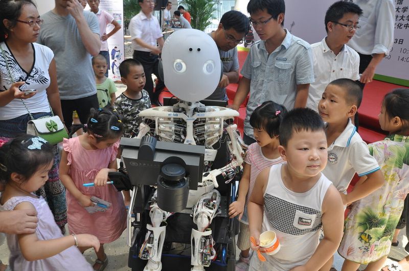Der Roboter Roboy feiert im März seinen ersten Geburtstag. (Devanthro Society)