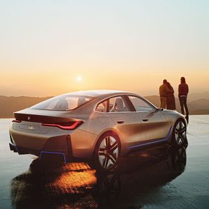 Die Studie gibt einen recht konkreten Ausblick auf den kommenden i4 - BMWs Elektromodell für die Mittelklasse.(Bild:  BMW)