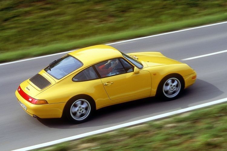 Der letzte „echte“ 911? Jedenfalls war die Baureihe 933, produziert von 1993 bis 1998, das letzte Modell, das den Motor noch mit Luft kühlte. Ab der Baureihe 996 setzte man auf Wasser als Kühlmedium. (Foto: Porsche)