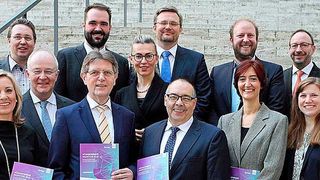 Schirmherr Klaus Vitt (links neben Prof. Dr. Helmut Krcmar in der ersten Reihe) bei der Vorstellung des aktuellen eGovernment Monitors (schnittstelle berlin)