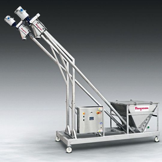 Die flexible Spiralförderung mit gemeinsamen Vorlagebehälter, montiert auf einem fahrbaren Rahmen.(Bild:  Flexicon)