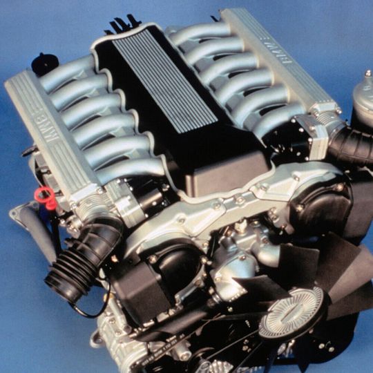 Zwölf Zylinde hat dieser Leichtmetall-Motor von BMW, sie sind durchnummeriert.(Bild:  BMW)