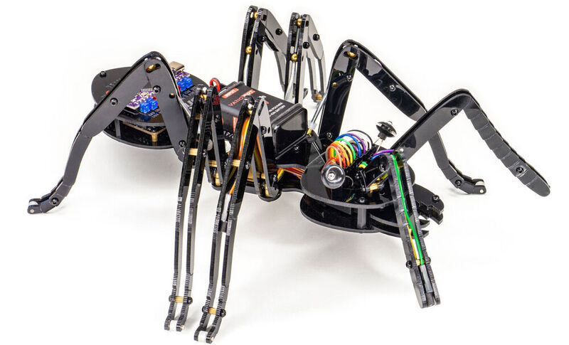 Mit dem bionischen Roboterbausatz „variAnt“ kann eine Ameise nachgebildet werden. Sie läuft und verhält sich beinahe wie ihr lebendes Vorbild. 