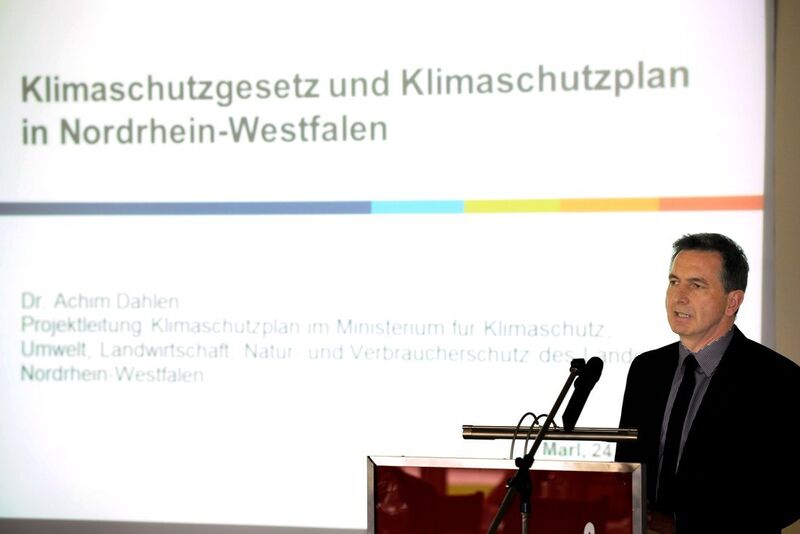 Dr. Achim Dahlen, Projektleiter Klimaschutzplan, beim Vortrag. (Bild: Chemsite)