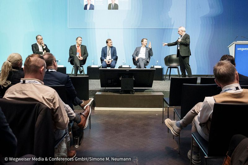 Der erste Tag startete mit wichtigen Impulsen, kritischen Tönen und politischen Debatten. Themen waren u. a. Versorgungssicherheit, Industriepolitik und Vergütungsfragen rund um das Sachkosten-Management.  (Bild: © Wegweiser Media & Conferences GmbH / Simone M. Neumann)