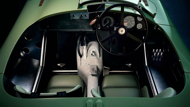 Am Original orientiert sich auch der Innenraum der C-Type-Neuauflage. Kunden können bei den Lederbezügen aus unterschiedlichen Farben wählen, abgestimmt auf die Lackierung. (Bild: JLR)